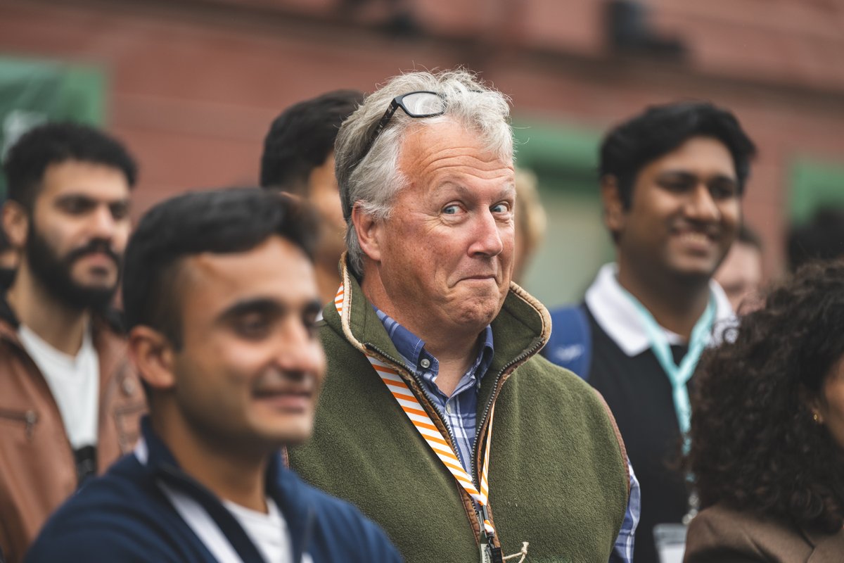 paulg's tweet image. I should try to suppress the impulse to make a face whenever I notice someone taking a picture. It means all pictures of me tend to look like this.