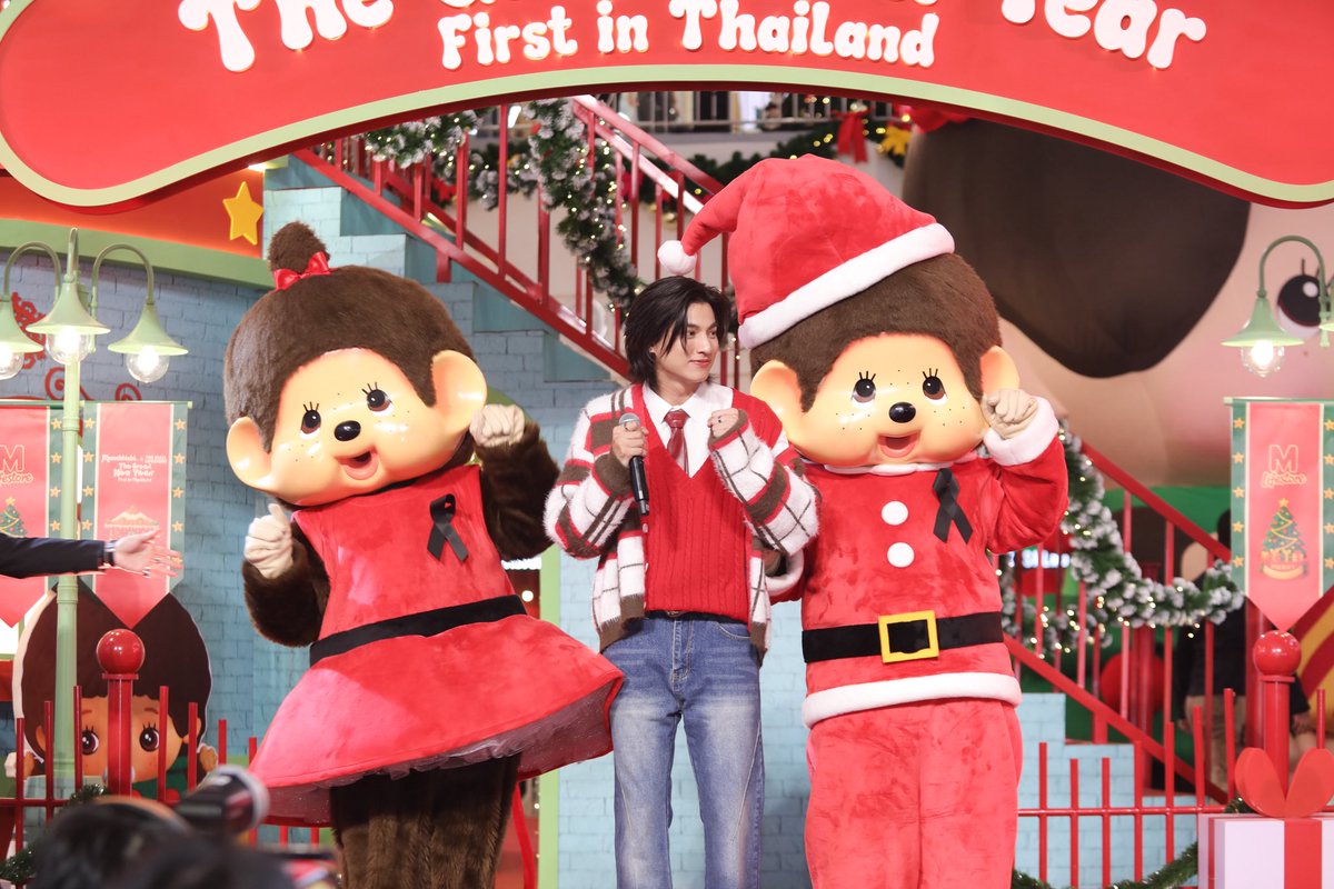 tb_entofficial's tweet photo. กลัฟ คณาวุฒิ ในงานเปิดตัว “MONCCHICHI CHRISTMAS TOWN” ที่เดอะมอลล์ไลฟ์สโตร์ บางกะปิ 

#GulfAtMonchhichiTown
#GulfKanawut
#MonchchichixTheMallLifestoreTheGreatNewYear https://t.co/yxO4d70ZUH