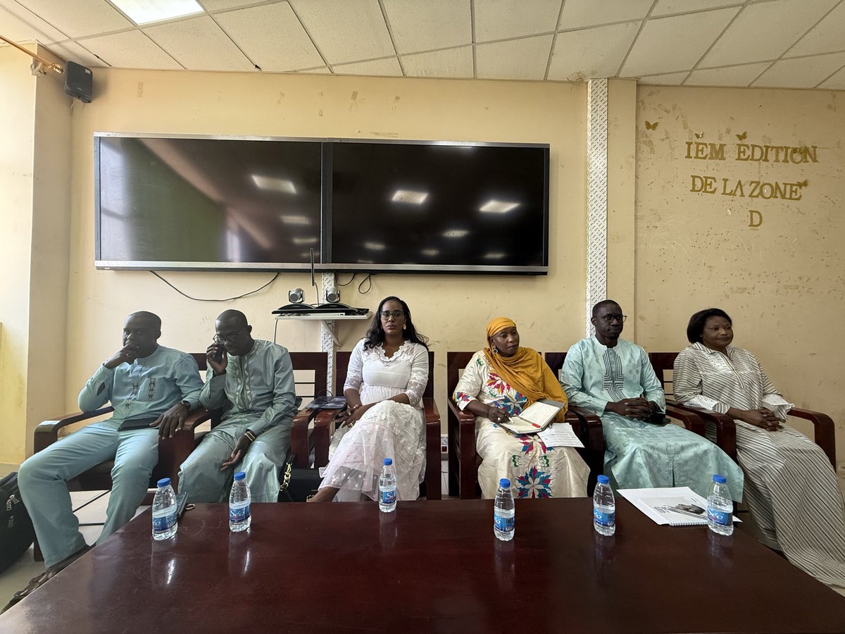 ONU_Droits_BRAO's tweet photo. Le PAPEV et la CAPE ont réuni à l’ENO de Kolda un panel crucial sur Jeunes, Numérique et Santé mentale. Les étudiants, venus en masse, ont bénéficié d’une formation sur les opportunités mais aussi les dérives du net.
 #Jeunes #Numérique #Kolda #PAPEV #AICS #CAPE https://t.co/bMW6LTDzku