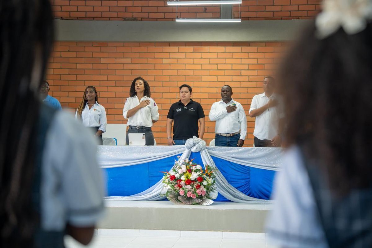 FondoFFIE's tweet photo. El gerente @SebasCaballer0 en compañía del equipo #FFIE y junto a la Gobernadora del Chocó @GobChoco hizo entrega de las nuevas instalaciones del colegio Luis López de Mesa en Bahía Solano.
El @Mineducacion aportó el 99 % y se hizo realidad esta obra después de años de espera. https://t.co/x9p97irRwm