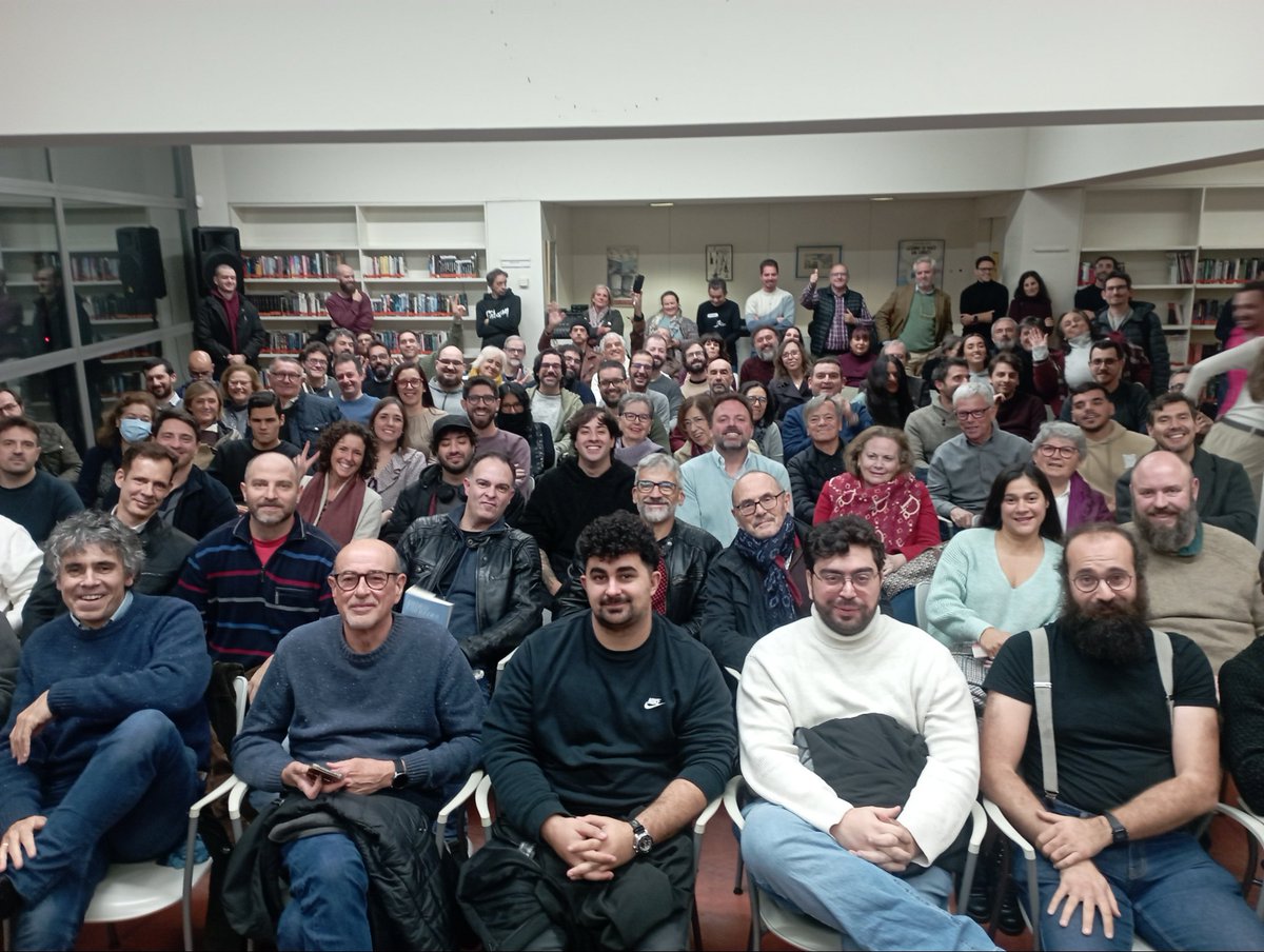 juansotoivars's tweet image. Bueno. Como dijo no sé quién, "yo estoy bien". No llegó la sangre al río. Una poca muy desagradable y sin lecturas trató de impedir el acceso a un montón de gente extraordinaria con ganas de ir a la presentación de un libro. Los que no entraron, fue por falta de aforo. Poco más.…