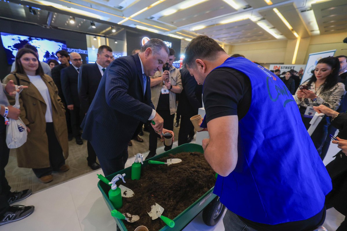 Halkbank’ın GençİZ Buluşmaları’nda genç arkadaşlarıma kendi hikâyemi anlattım.

Araştıran, öğrenen, üreten ve dünyaya söyleyecek bir sözü olan gençlerimizi tüm imkânlarımızla destekliyoruz.🇹🇷🙋🏻‍♂️

İyi ki varsınız gençler, sizlerle gurur duyuyoruz!💙