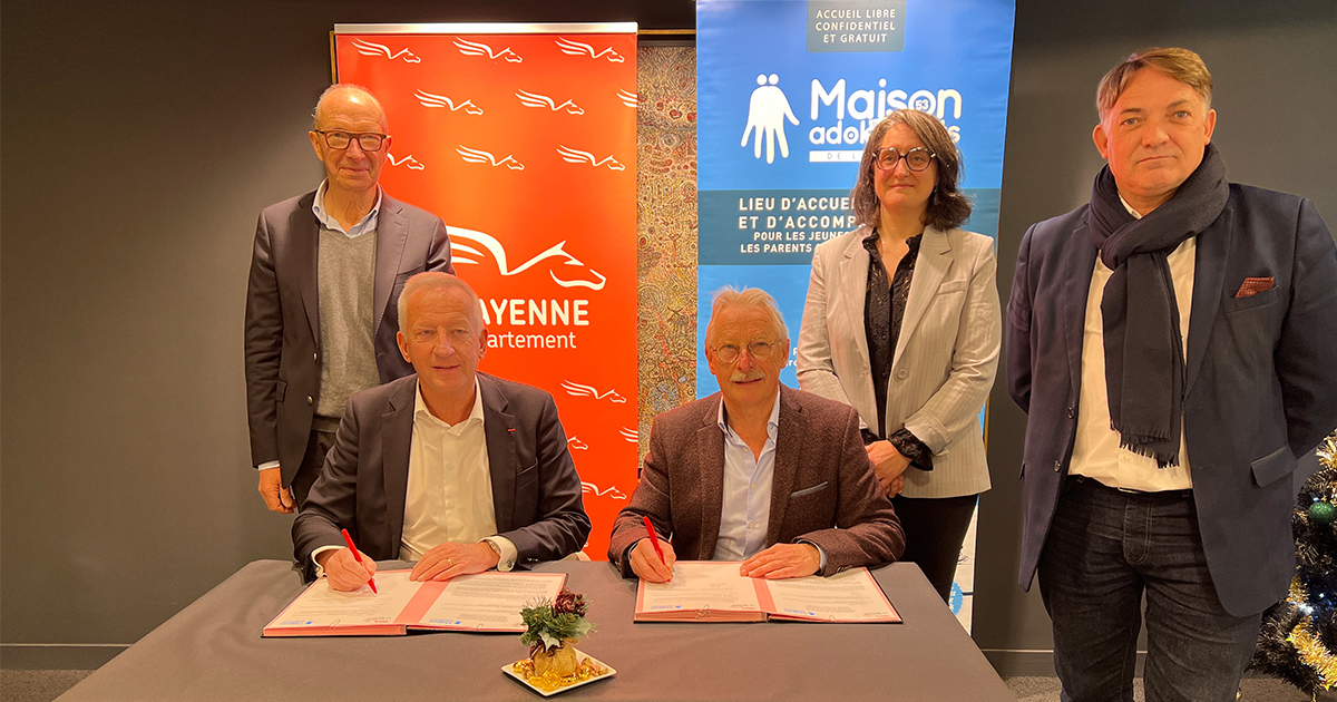 [#SANTÉ] 🔵 La Mayenne renforce son soutien à la Maison des Adolescents : une convention signée pour renforcer le soutien financier et améliorer l’accès aux services de santé mentale des jeunes. 
<a href="/JFSallard/">SALLARD jean-francois</a> <a href="/olivierrichefou/">Olivier Richefou</a> <a href="/vsaulnier53200/">Vincent Saulnier</a>