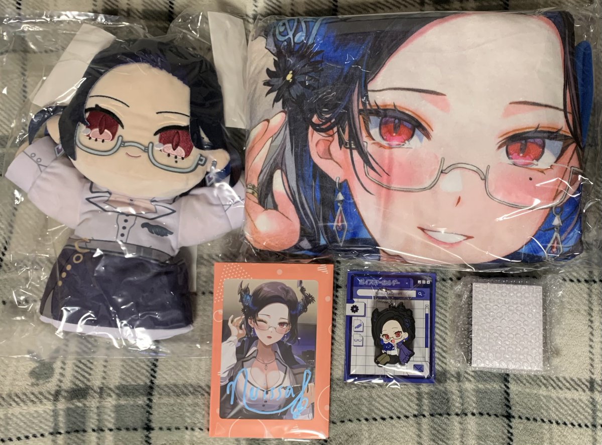 85万人記念グッズ届いたよ！ 直筆サインめっちゃ嬉しいしどのグッズも