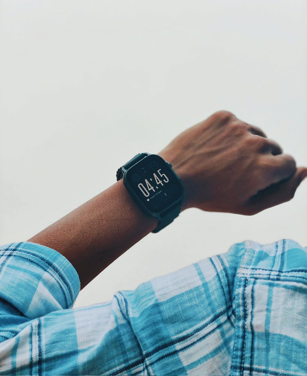 Clicksbyarijit's tweet photo. Sharp edges, sharper tracking. Loving the premium look and feel of the realme Watch 5.
#realmeWatch5 #AdventureMeetsAccuracy 
@realmeIndia @realmeglobal @skyli_realme https://t.co/89L6U2wAE2