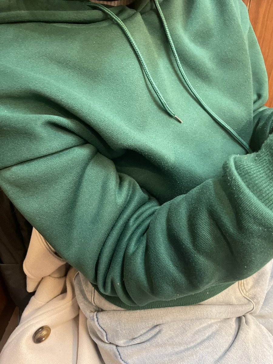 早くボブにしたい人の今日の装い

もうそれはB・O・Bのボブやん。
紐の長さが左右非対称だけど大丈夫？？？