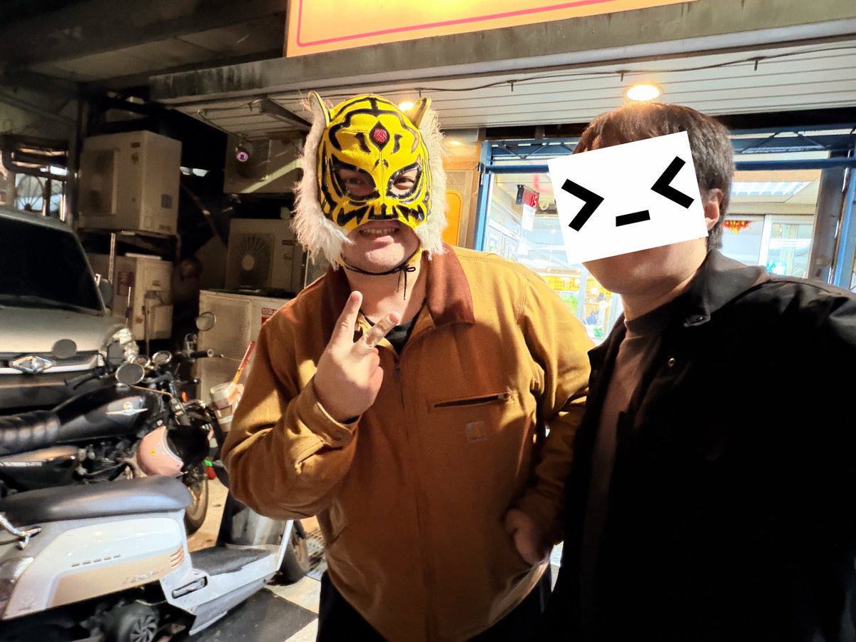 總算見到@fingermaster56 跟男人一起合影了，
成人話題果然還是和懂行的人一起聊有意思😂 https://t.co/0Ahj3kJdHw