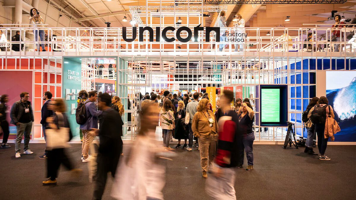 #Économie : Les startups et la nouvelle génération font entrer le Portugal 🇵🇹 dans une nouvelle ère.

En seulement 5 ans, 5000 nouvelles startups sont nées. Ces dernières représentent déjà à elles seules 3 milliards d'euros !
theportugalnews.com/fr/nouvelles/2…