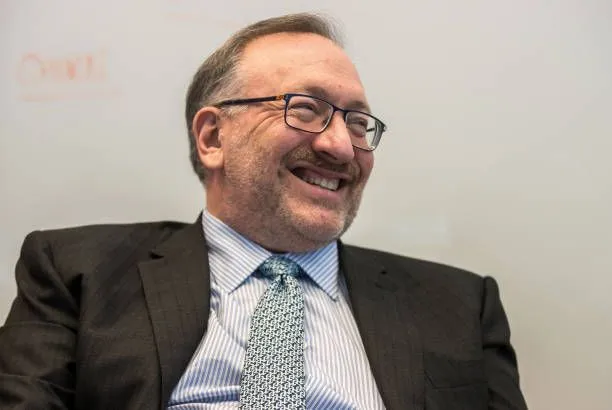 QCompounding's tweet photo. Seth Klarman is one of the best investors in the world.

He returned over 20% for more than 40 years.

His book Margin of Safety sells for over $1,700 on Amazon. Let’s share 10 key investment lessons today. https://t.co/Ov9BtMKCvs