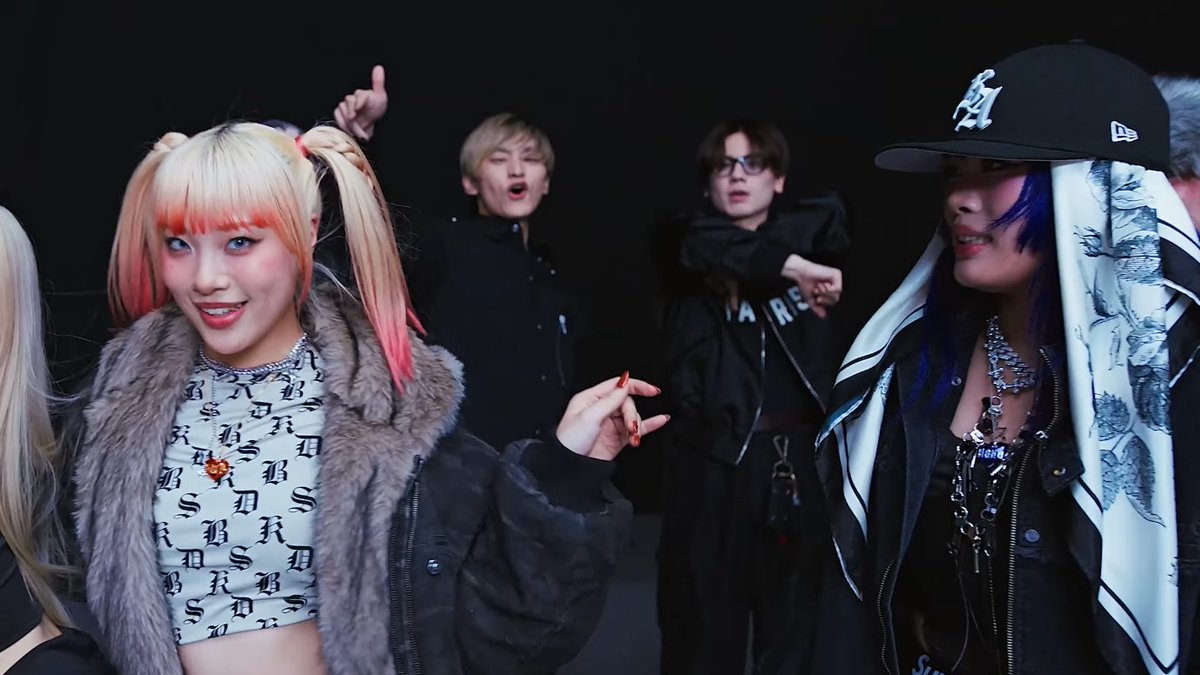 RT @YesYesGirls: ママから貰ったもの、みんな付けてて😭😭😭 #HANA