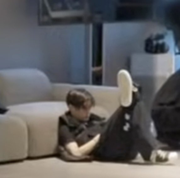 아 이 한국인 쉬는 자세봐