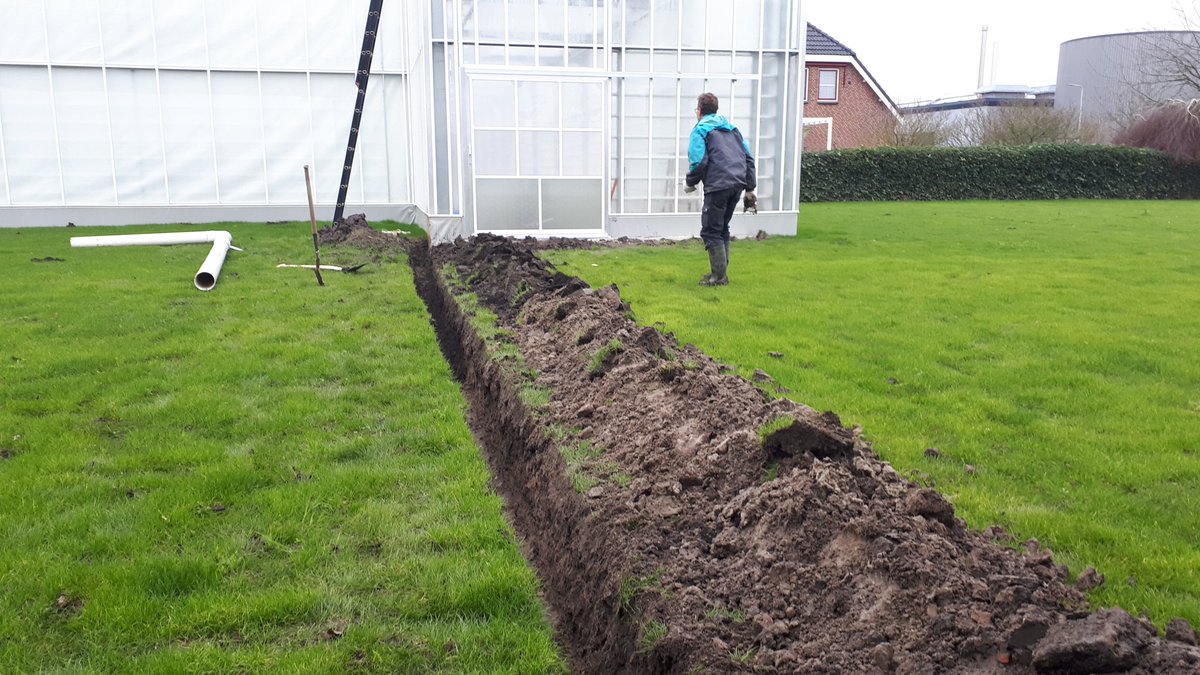 Je kan wel weer een kraantje laten komen, maar als jongens van Jan van Egmond (van Jan van Klaas van Naatje) doe je dat dan gewoon even zelf 😉 #kasbouw