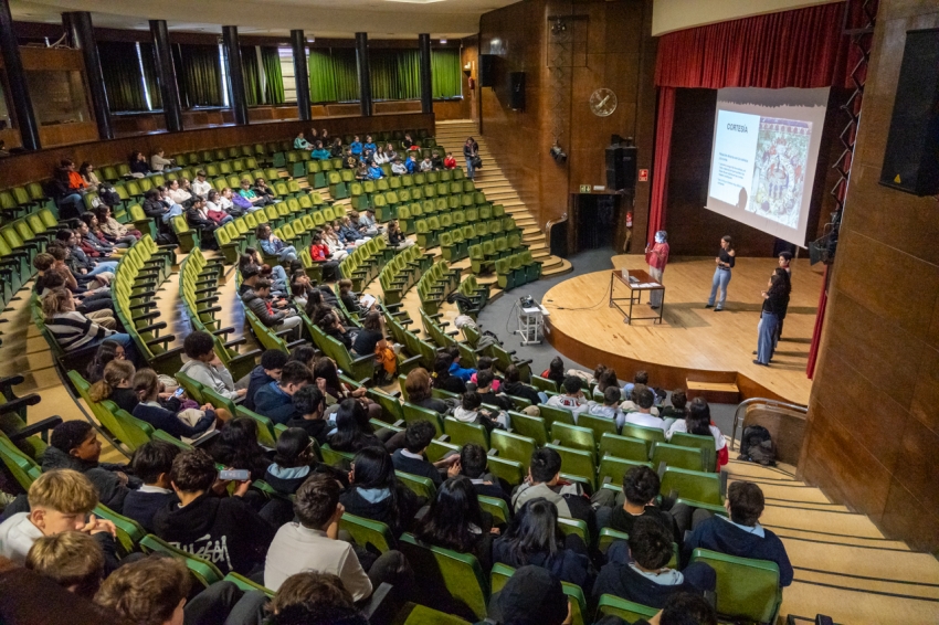Os compartimos algunas imágenes de los talleres prácticos organizados por nuestras compañeras en la #SemanadelaCiencia 

🗣️👩‍💻  Sobre cortesía, perspectiva de género, su historia y mucho más

✨ ¡Gracias a <a href="/ucc_complutense/">Unidad de Cultura Científica UCM</a> <a href="/unicomplutense/">Complutense</a> por esta iniciativa!

#DivulgaciónUCM