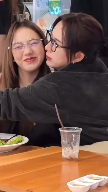 jett_nichatan's tweet photo. ยัยน้องหน้านู๋ฟินมากลู๊ก🤣🤣🤣
#LUXMU #SulaxMulan https://t.co/bDkzV3pOGa