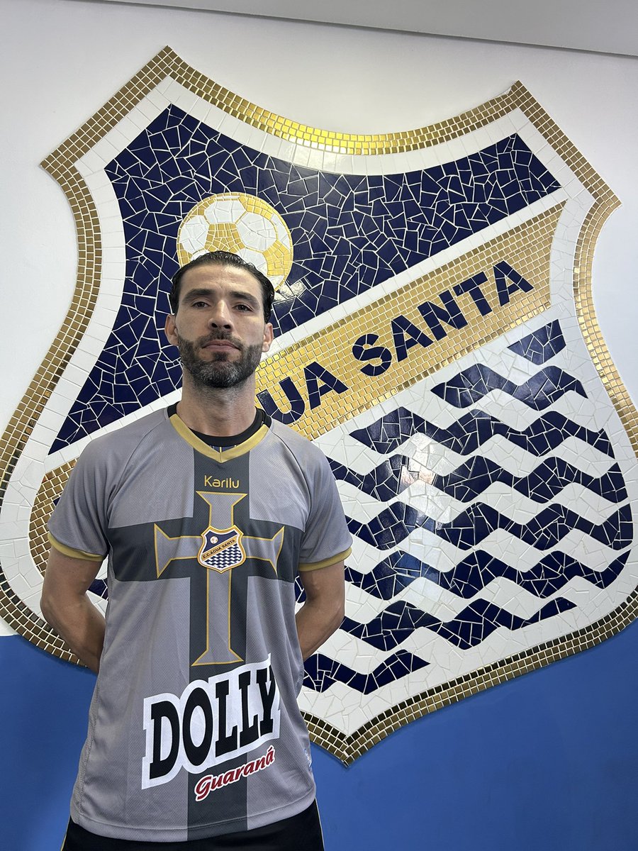 ecaguasanta's tweet photo. PAREDÃO NO NETUNO! 🧤🔵
O experiente goleiro Vanderlei é o novo reforço do Água Santa. Aos 41 anos, o arqueiro chega em definitivo para defender o Gigante de Diadema até o fim da Série D do Campeonato Brasileiro.
Bem-vindo, Paredão! 🤝
#vamosnetuno #aguasanta #diadema https://t.co/N0CAP9CMlB