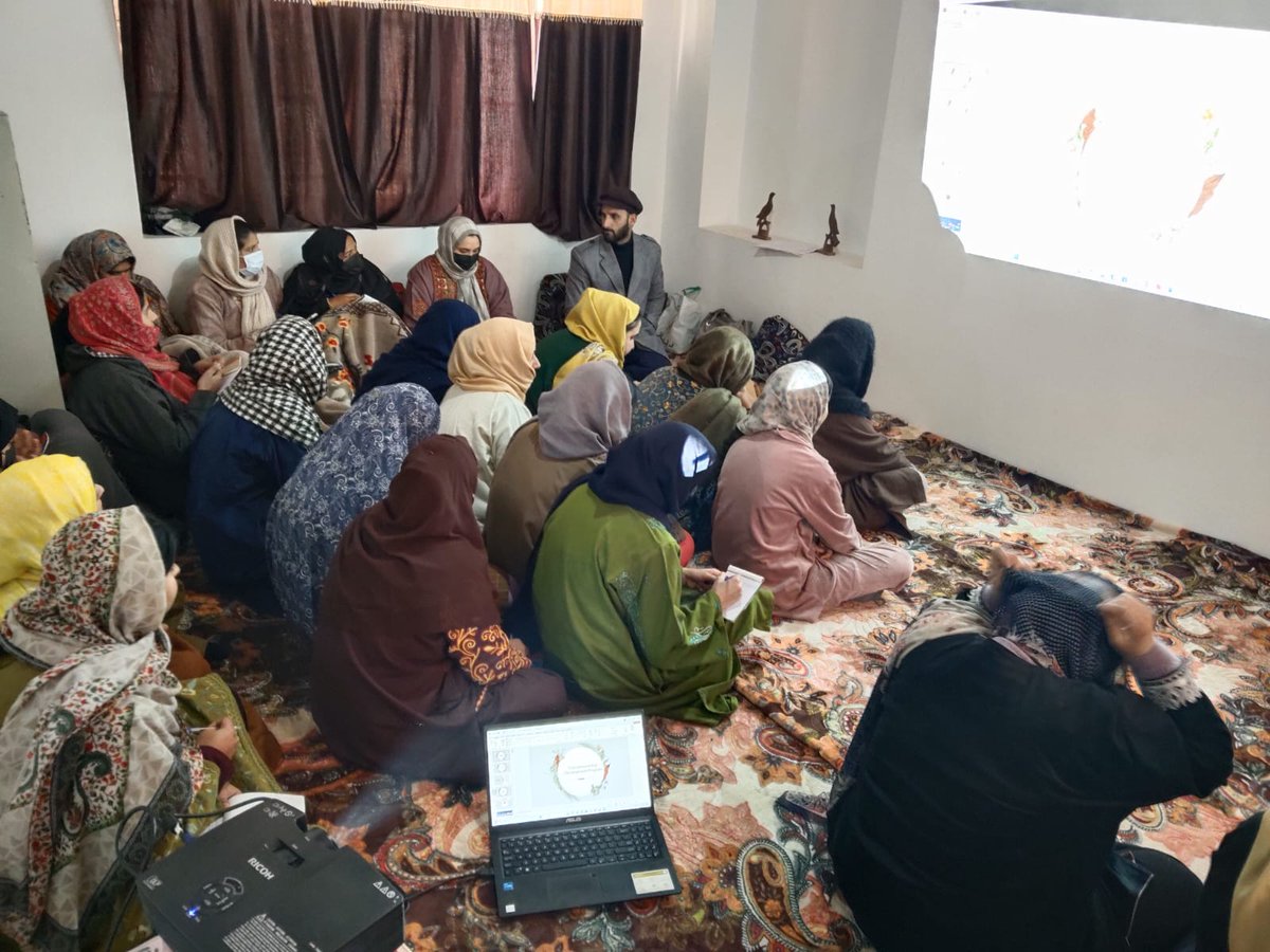 JkrlmP's tweet photo. JKRLM Pulwama, in collaboration with NRO Kudumbashree, kick-started a 5-day orientation on Food Service Enterprises for 20 SHG members of Awantipora CLF, Block Tral.
@MoRD_GoI 
@OfficeOfLGJandK
@dcpulwama 
@JK_NRLM 
@diprjk https://t.co/TcVdQEQ45B