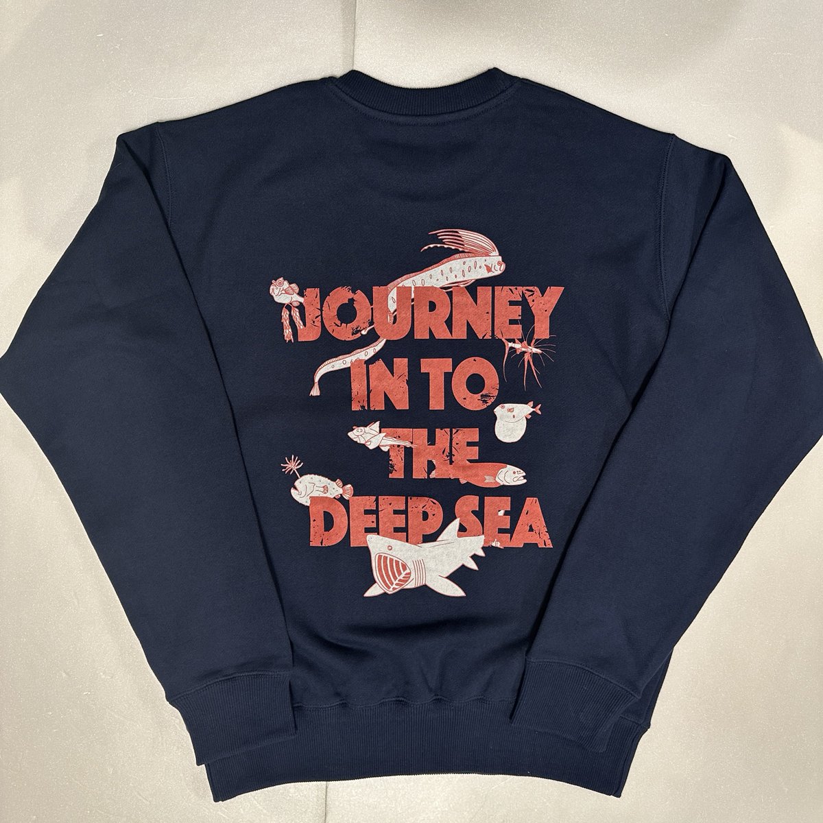 明日からの #博物クリスマス に新作パーカーと、超数量限定でこの