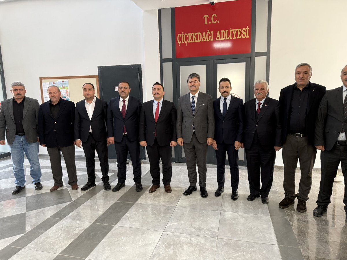 CicekdagiK's tweet photo. Ak Parti Kırşehir Milletvekili Sn. Necmettin ERKAN, Kırşehir Cumhuriyet Başsavcısı Sn. Oğuz Şükrü ENER ve beraberindeki heyet Kaymakamımız Sn. Durdu Yavuz ÖĞÜT’ü ziyaret etti. Ziyaretin ardından heyetle birlikte yakında açılacak olan Çiçekdağı Adliyesi’nde incelemelerde bulunuldu https://t.co/UXFdLE5Z2q