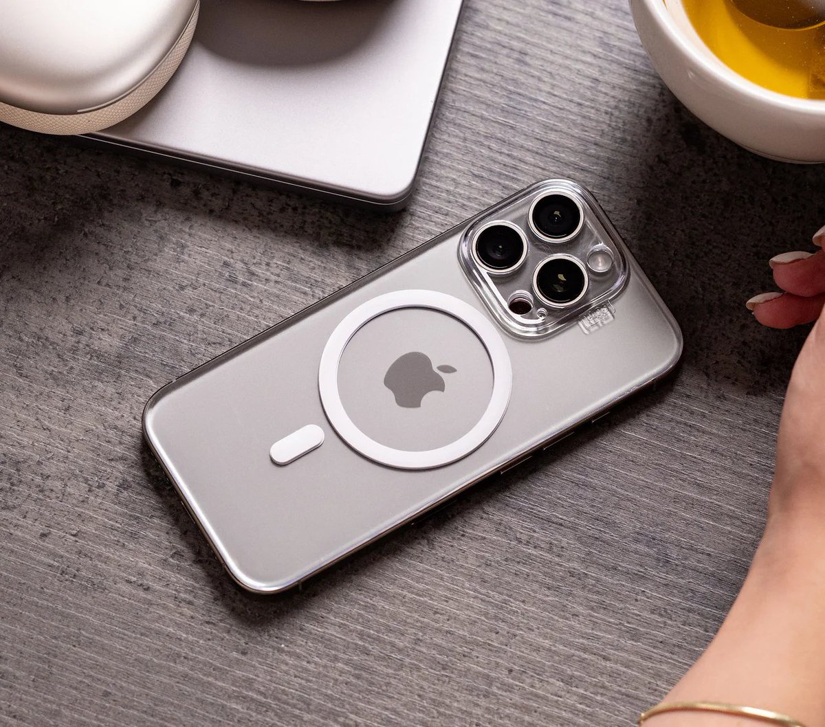 TYO_Mac's tweet photo. 【在庫速報】Suti PhoneBack 【iPhone 16】版<ナノレザーブラック>は16 Pro/Pro Maxモデル共に即日完売。<クリア>は16 Proモデルのみ在庫(残数僅か)有りです。https://t.co/HsMzDIapK3 #PhoneBack #iPhone16 https://t.co/zgIwut3kAs