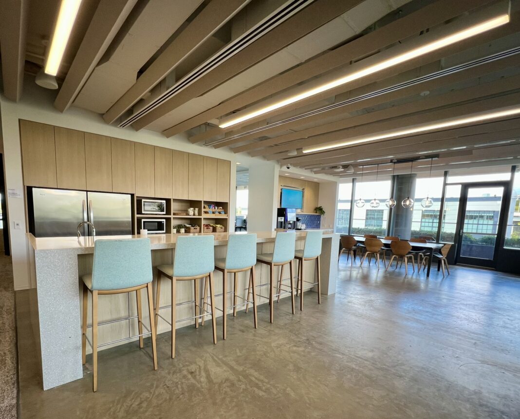 While many companies are bringing teams to the office with RTO mandates, Cisco is using data to design offices around actual work patterns. As a result, it's treating workplace experience as a strategic talent tool rather than a pain point to manage. hrexecutive.com/amid-rto-push-…  #RTO