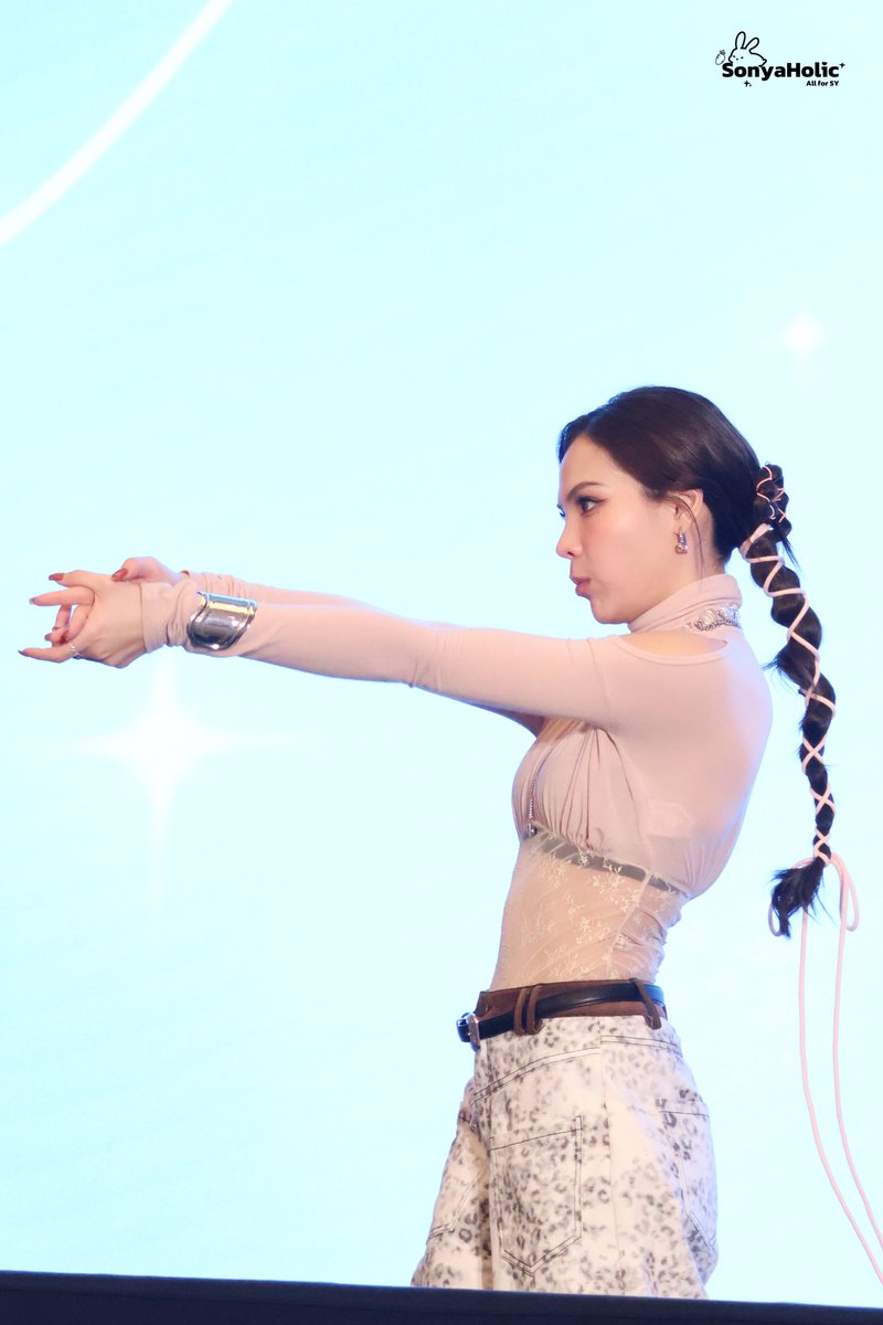 SonyaHolic_CN's tweet photo. biu biu biu💘
#SONYAxFirstFansignWuHan
#SonyaSaranphat #LMSY https://t.co/Srb0y5yueq