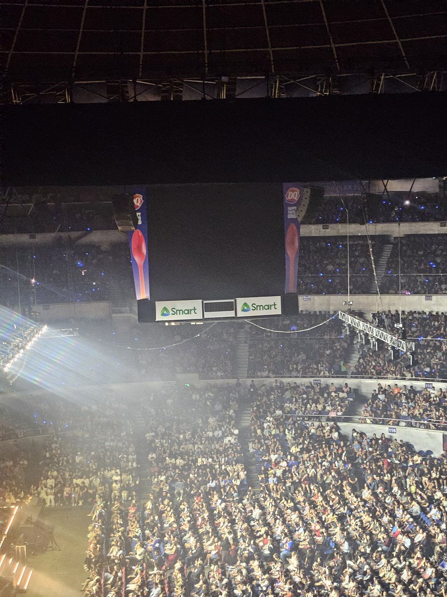 giahshen's tweet photo. RAAA Concert Gen Ad experience. No screen 🫠😭 https://t.co/NonkmXxuoi