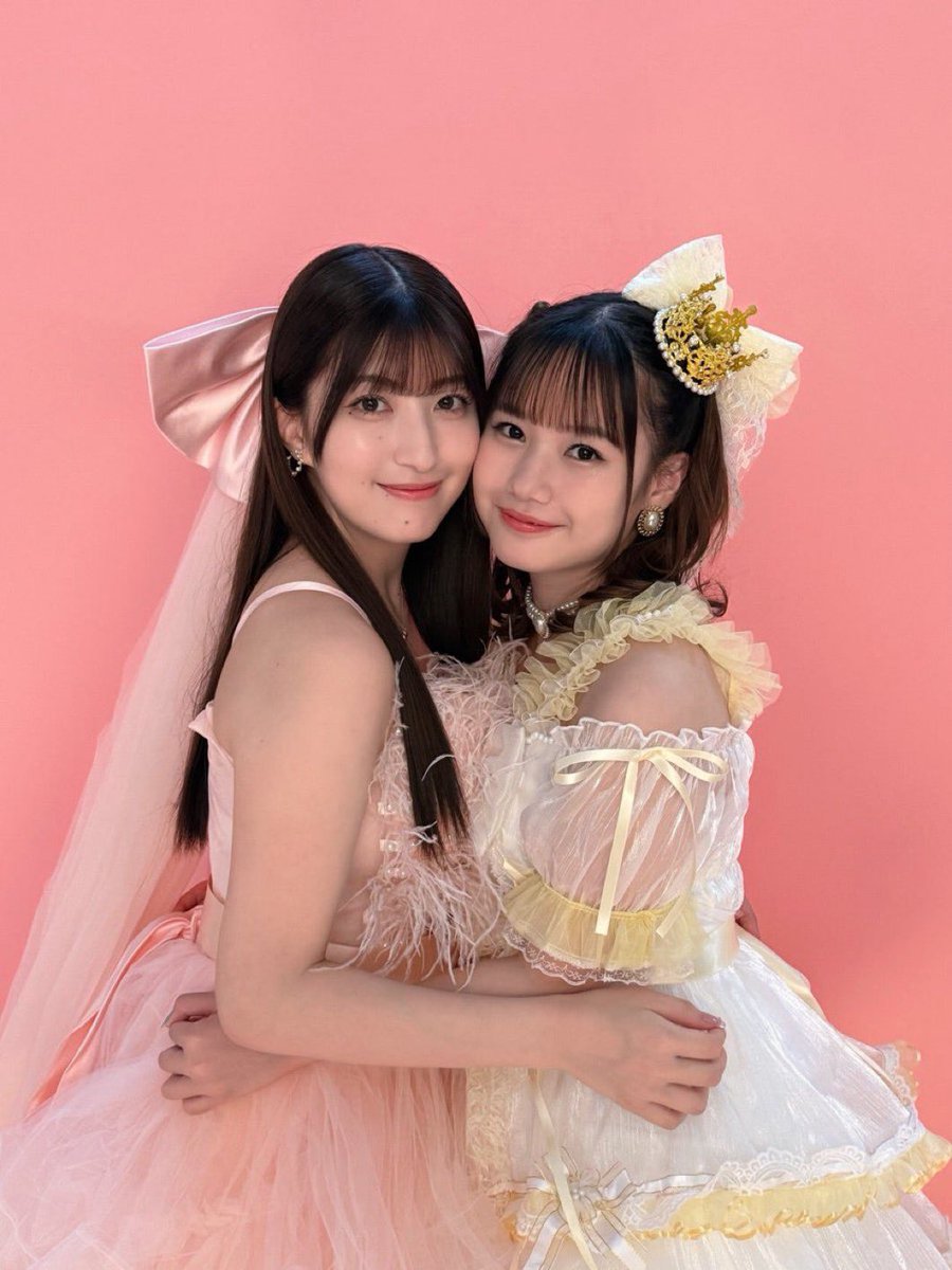 aymakr_'s tweet photo. あかねちん、玲奈ちゃん卒業おめでとう☺️💐
2人とも幸せになってね…！🧡💛 https://t.co/r33L0VUF4n