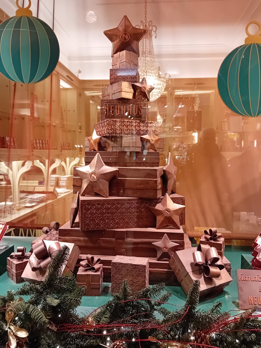 ottelo74's tweet photo. #ChocolateLovers #christmasparty #enjoyingthis https://t.co/GGcNOxcT6y