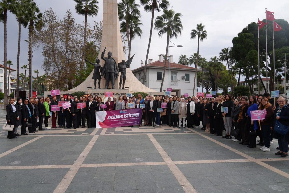 Kadın Politikaları Başkanı Emine Soykan ve Kadın Yöneticilerimiz,
5 Aralık Dünya Kadın Hakları Günü,
Türk kadınına verilen seçme ve seçilme hakkının verildiği gün etkinliklerine katılım sağladılar
Hayatımızın her alanında daha güçlü bir şekilde yer alacakları günler temennisiyle
