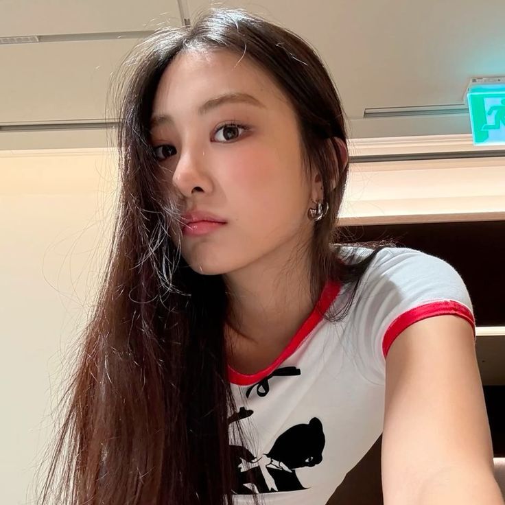 Kiw Haloo, anyone wanna be my fams or friends long terms here? I'm Gawon Meovv! Nantii aku samper DM alias baru back erfi cukup lonli