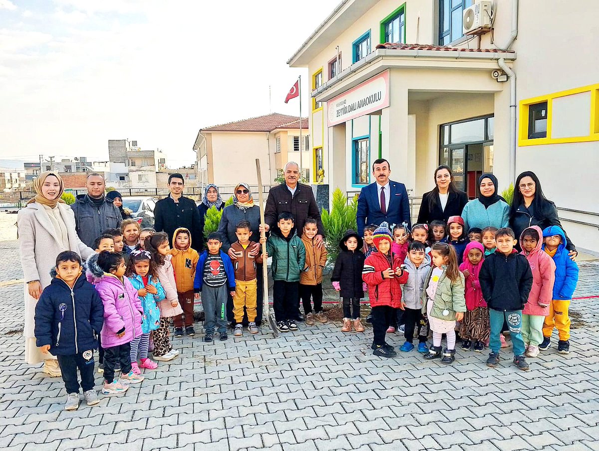 🌱 Zeytin Dalı Anaokulu

🌲İl Millî Eğitim Müdürümüz Sayın İbrahim Açıkgöz, öğrencilerimizle birlikte anlamlı bir fidan dikimi etkinliği gerçekleştirdi.

💬 Programın sonunda Şahin Açıkgöz, etkinliğe katkı sağlayan tüm öğretmen, öğrenci ve velilere teşekkür etti.