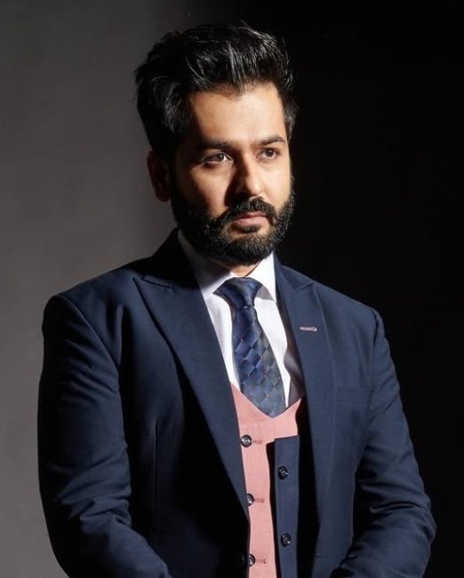 ManozTalks's tweet image. Two Dare-Devil DIRECTOR in #Bollywood Currently....their Craft Specially how to Design Larger than Life FILM is absolutely BREATHTAKING🔥🔥

@justSidAnand has Proved with 3 Stylish BLOCKBUSTER While @AdityaDharFilms vision is already WINING the hearts Since #URI &amp;amp; now #Dhurandhar