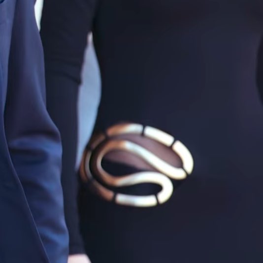 cihalalbora's tweet photo. imagine him holding her from her waist 😵‍💫 https://t.co/xrtJXn8T7F