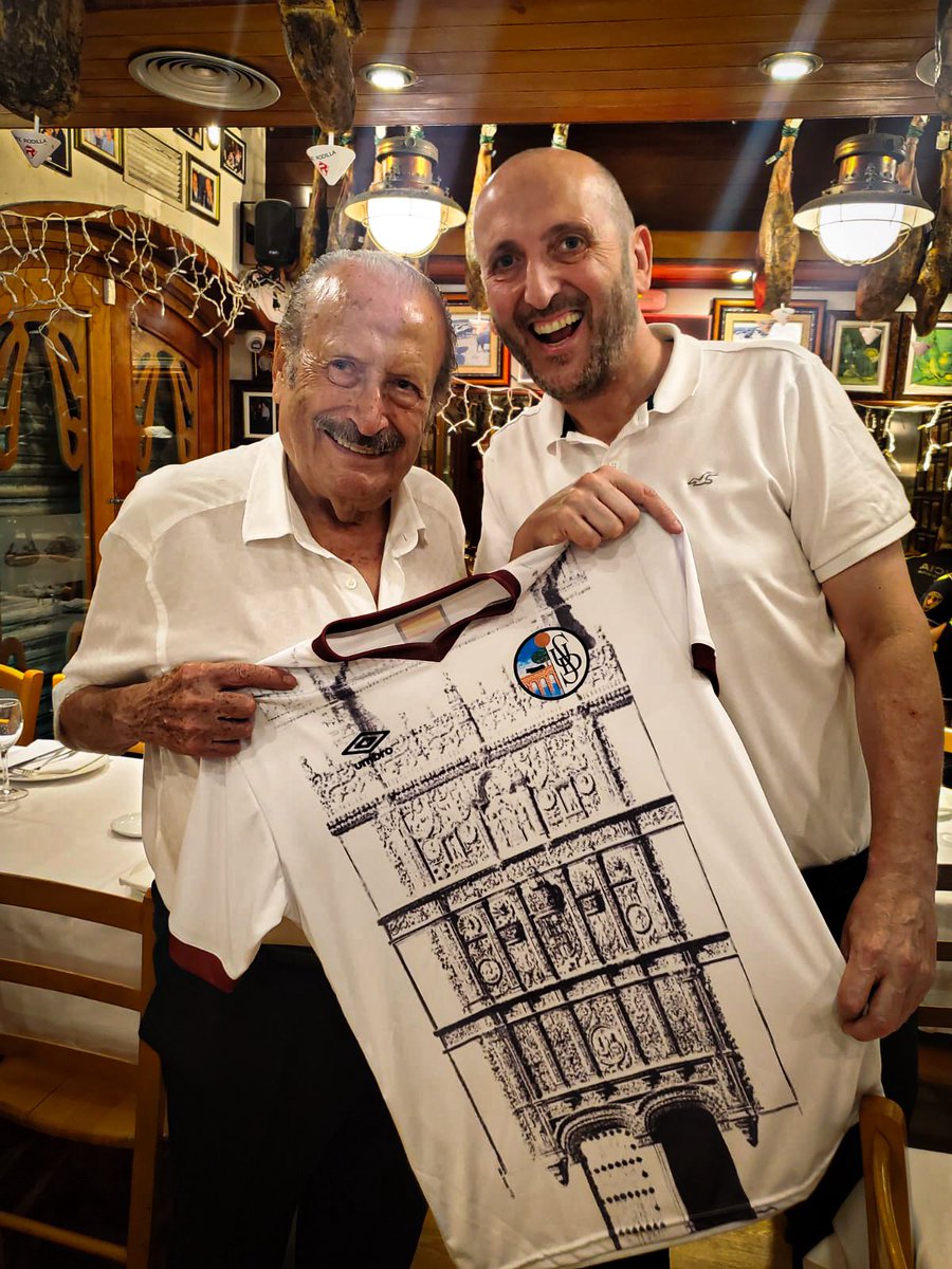 🕊️ | 𝑷𝒐𝒓 𝒔𝒊𝒆𝒎𝒑𝒓𝒆 𝑺𝒊𝒍𝒗𝒆𝒔𝒕𝒓𝒆 

Hoy nos ha dejado Silvestre Sánchez Sierra, empresario salmantino, alma del restaurante Salamanca de Barcelona y, sobre todo, amigo y colaborador cercano de nuestro club durante tantos años.

Su apoyo, su cariño por la Unión y su