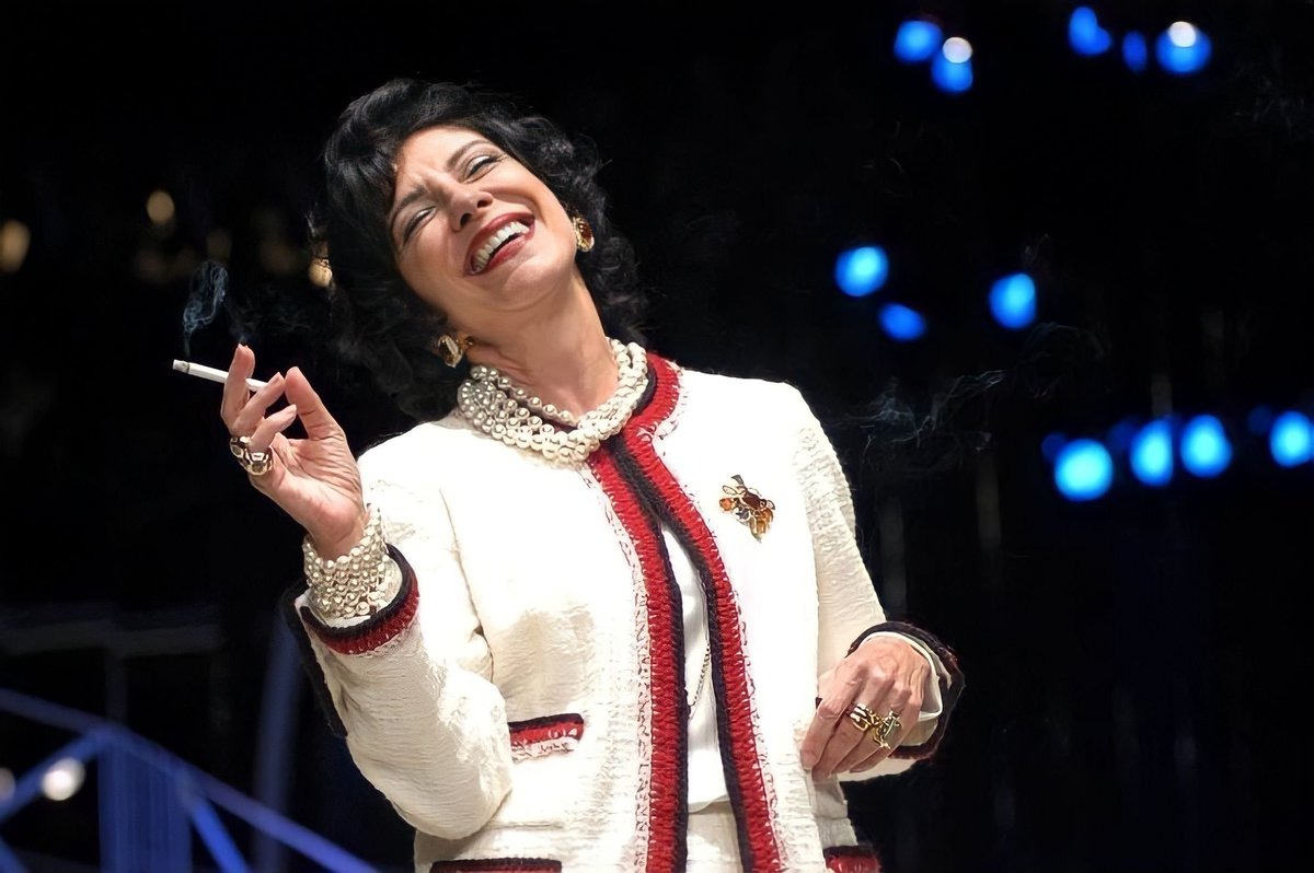 filomenaferret0's tweet photo. Há 10, anos a grande e lendária atriz Marília Pêra nos deixava, vítima de um câncer no pulmão, aos 72 anos.
A atriz esteve em obras como: #UmaRosaComAmor, #BregaEChique, #LuaCheiaDeAmor, #PéNaCova, #CobrasELagartos, #DuasCaras, #AqueleBeijo, entre outros. https://t.co/4a4brfjE7t