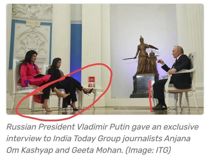 पुतिन के सामने भारतीयों का बुरा बर्ताव चौंकाने वाला था। (वेस्टर्न इंडियन कल्चर)

यह भारतीय कल्चर नहीं है।

इतने बड़े इवेंट में, टीवी पत्रकार उनका इंटरव्यू लेते समय अपने पैर हिला रहे थे।  

उन्होंने बिना बेसिक डिप्लोमैटिक समझ के रूस के प्रेसिडेंट का इंटरव्यू अरेंज किया।

बॉडी