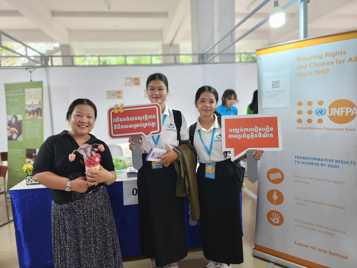 UNFPACambodia's tweet image. Today marks the closing of the 3-day Final #VMC Competition, where 26 youth volunteer groups across Cambodia came together to share what they achieved in their projects.

UNFPA thanks to @moeyscambodia, our development partners, and the youth leaders for making this happen.