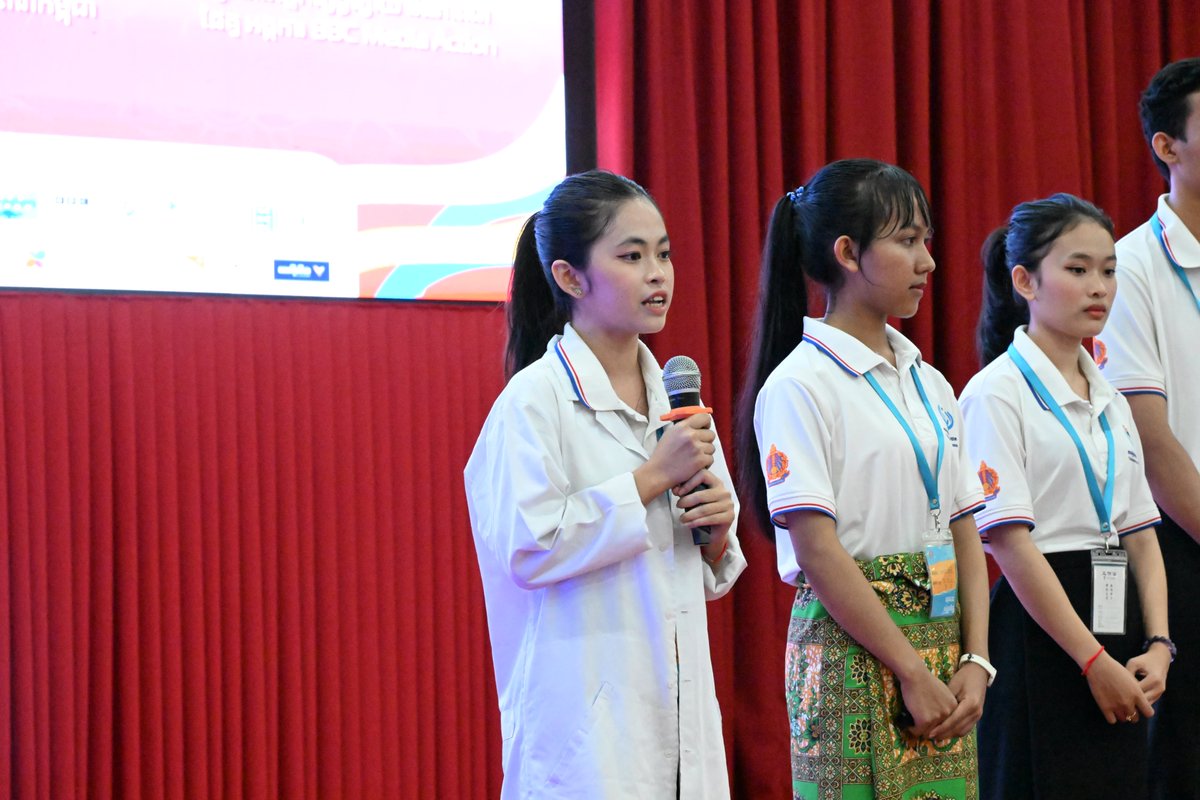 UNFPACambodia's tweet image. Today marks the closing of the 3-day Final #VMC Competition, where 26 youth volunteer groups across Cambodia came together to share what they achieved in their projects.

UNFPA thanks to @moeyscambodia, our development partners, and the youth leaders for making this happen.
