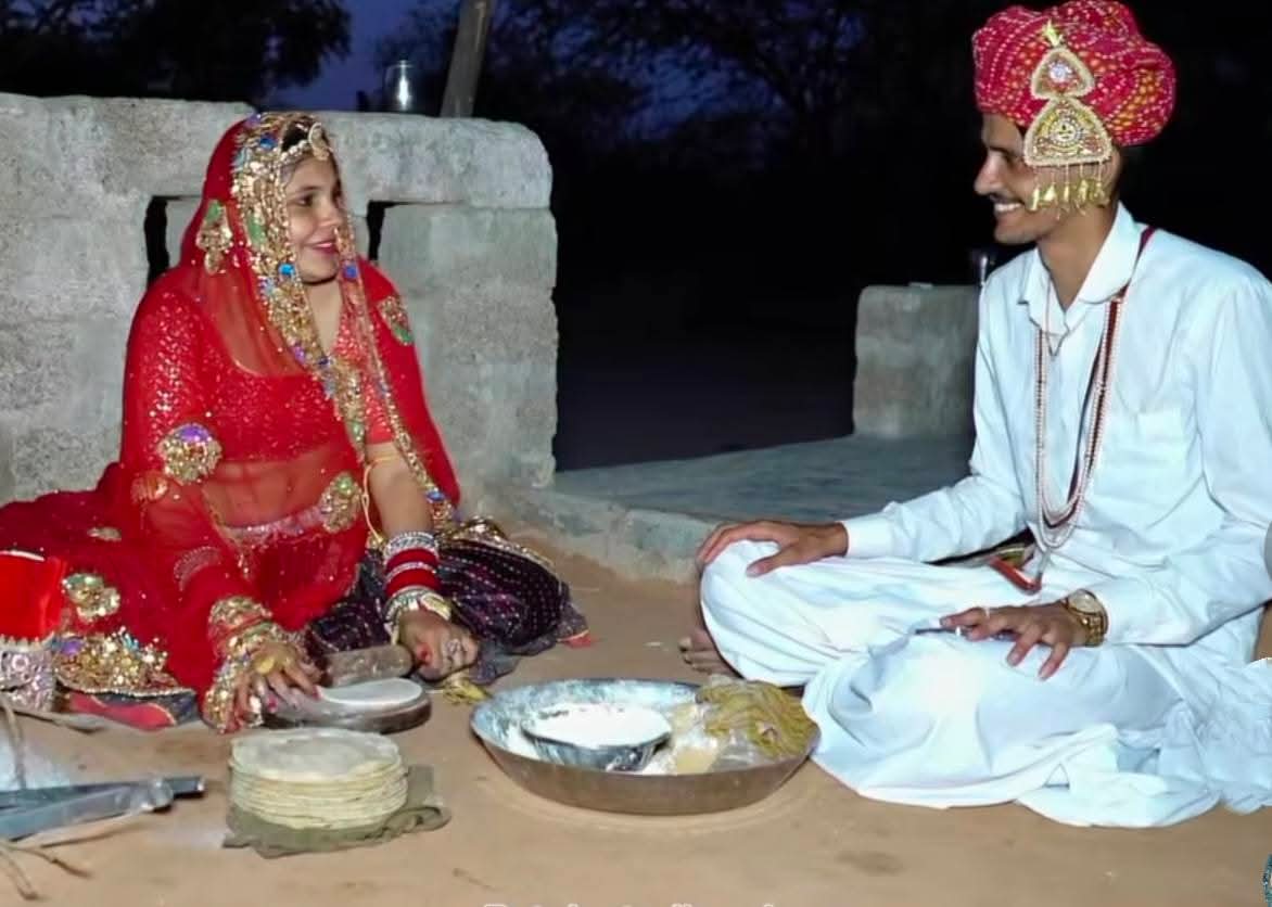 AshokCh20162567's tweet photo. शादी के तुरन्त बाद दुल्हन‌ दुल्हे को खाना बनाकर खिलाती हुई हम यही कामना करते हे जीवनभर ऐसे भाई को खाना खिलाऐ।। https://t.co/0SXX1XEVhI