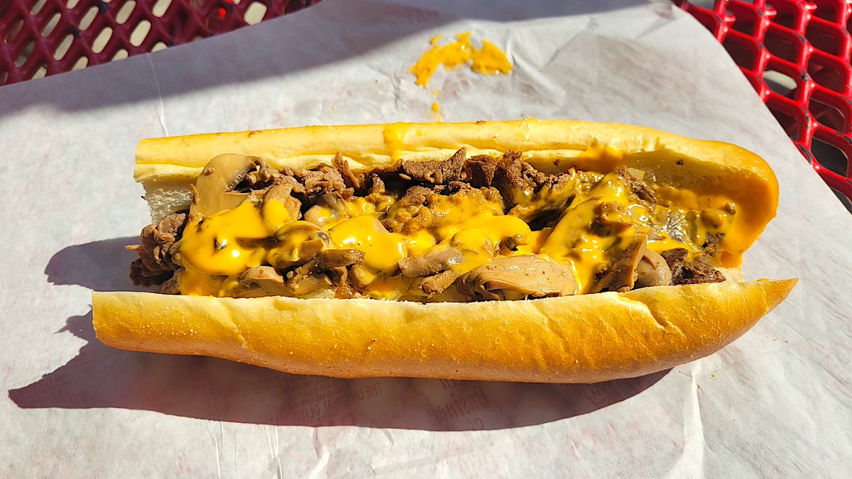 RoadTips's tweet image. Out in Philadelphia earlier this fall, I had to stop at the place where the Philly Cheesesteak sandwich was invented.  I'm not fond of the sandwich to begin with and this one didn't impress me all that much - Pat's King of Steaks
roadtips.blog/2025/12/05/pat…