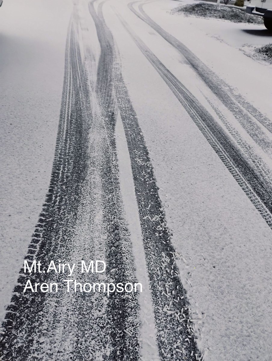 JustinWeather's tweet image. Got stickage?
📡 ❄️ 8 AM Fri Dec 5 Doppler Radar showing light snow across Maryland with a moderate band near Rt 50 as expected. 
📷 MANY photos across the region showing snow laying and staying on the ground. 

🧐 If you have a fresh report please share 

🚜 🧂 How are the…