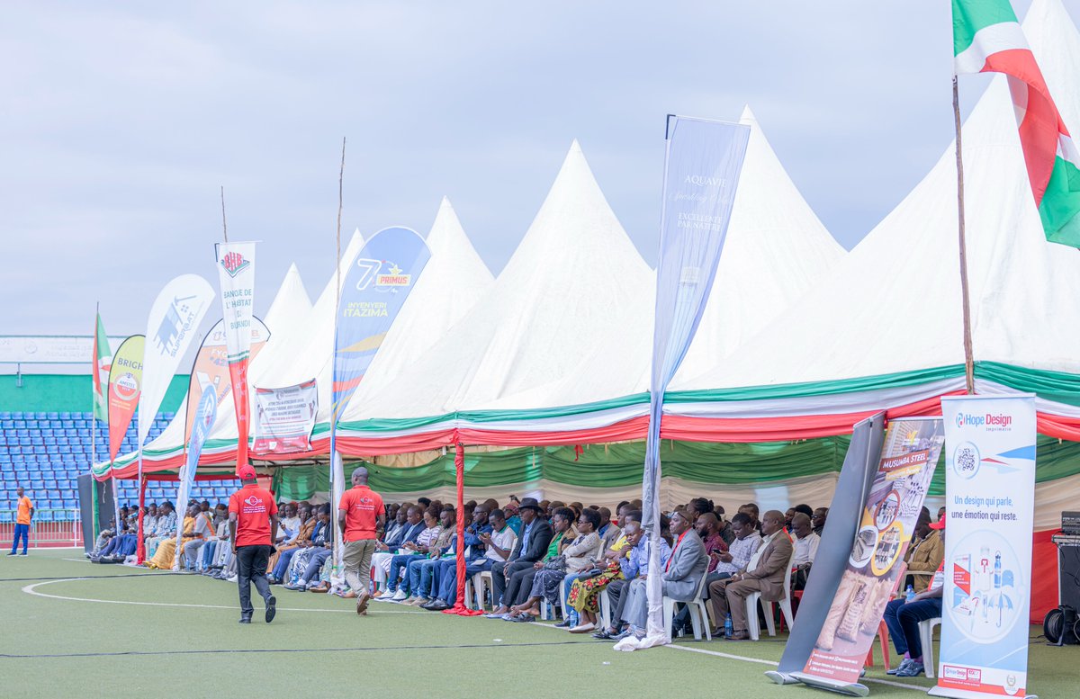 FinancesBdi's tweet image. Sous le haut patronage de Son Excellence le Premier ministre, Nestor Ntahontuye, représentant Son Excellence le Président de la République, la Journée du Contribuable 2025 a été célébrée ce 5 décembre à @Gitega  autour du thème : « Twijukire ubuhinga bwa none mu rudandazwa