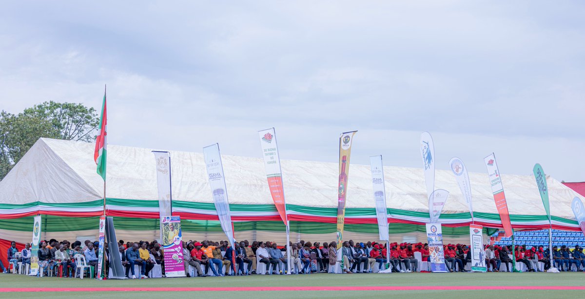 FinancesBdi's tweet image. Sous le haut patronage de Son Excellence le Premier ministre, Nestor Ntahontuye, représentant Son Excellence le Président de la République, la Journée du Contribuable 2025 a été célébrée ce 5 décembre à @Gitega  autour du thème : « Twijukire ubuhinga bwa none mu rudandazwa