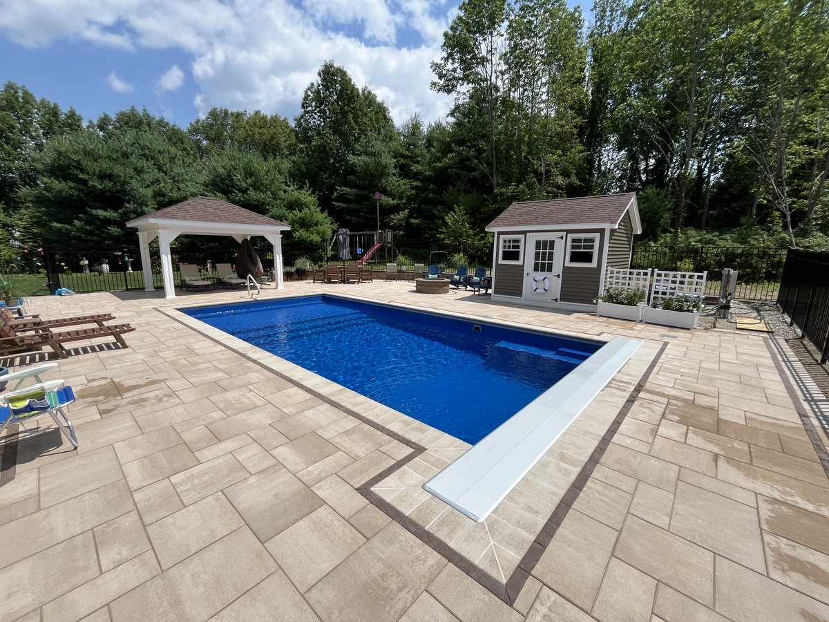 LeisurePoolsUSA's tweet image. We can never get enough of The Pinnacle!
This stunning Pinnacle 35 in Sapphire Blue features a &quot;full-width splash pad&quot; that takes the swimming experience to a whole new level. 

Explore The Pinnacle: leisurepoolsusa.com/fiberglass-swi…