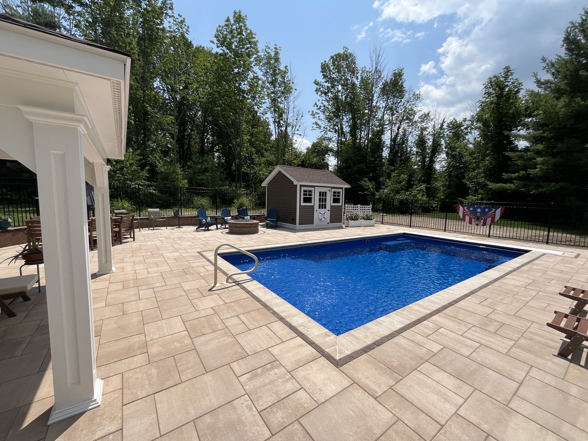 LeisurePoolsUSA's tweet image. We can never get enough of The Pinnacle!
This stunning Pinnacle 35 in Sapphire Blue features a &quot;full-width splash pad&quot; that takes the swimming experience to a whole new level. 

Explore The Pinnacle: leisurepoolsusa.com/fiberglass-swi…