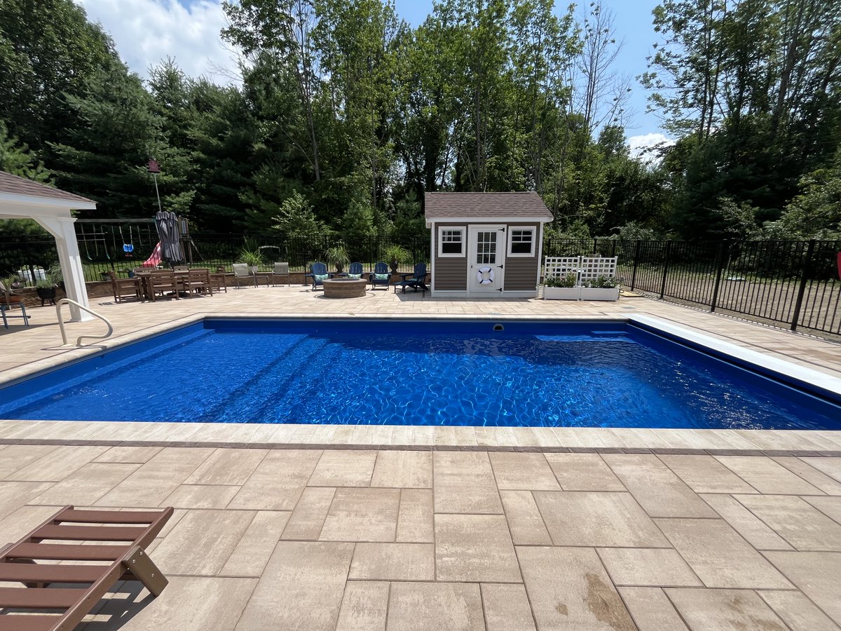 LeisurePoolsUSA's tweet image. We can never get enough of The Pinnacle!
This stunning Pinnacle 35 in Sapphire Blue features a &quot;full-width splash pad&quot; that takes the swimming experience to a whole new level. 

Explore The Pinnacle: leisurepoolsusa.com/fiberglass-swi…