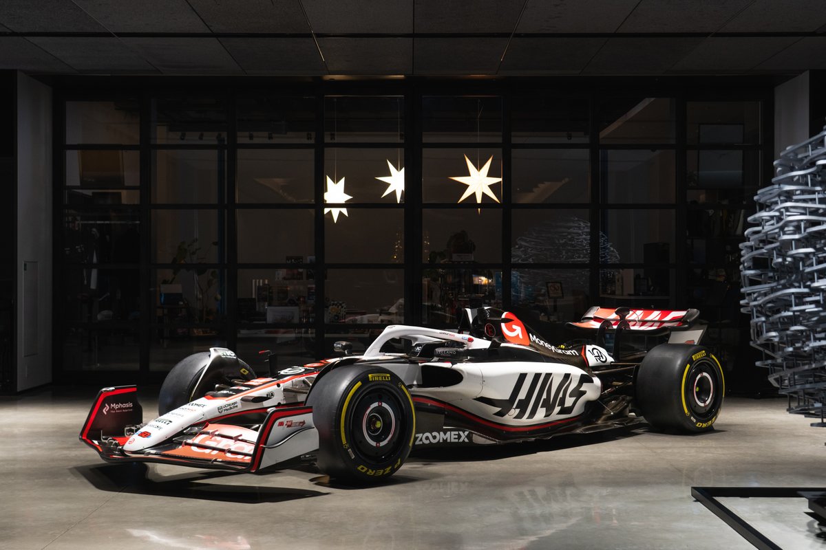 Haas F1 Rabbit \ 観覧無料! / 今年8月に富士スピードウェイでテスト走行を行ったF1マシン Haas VF-23が富士モータースポーツミュージアム3Fに ...