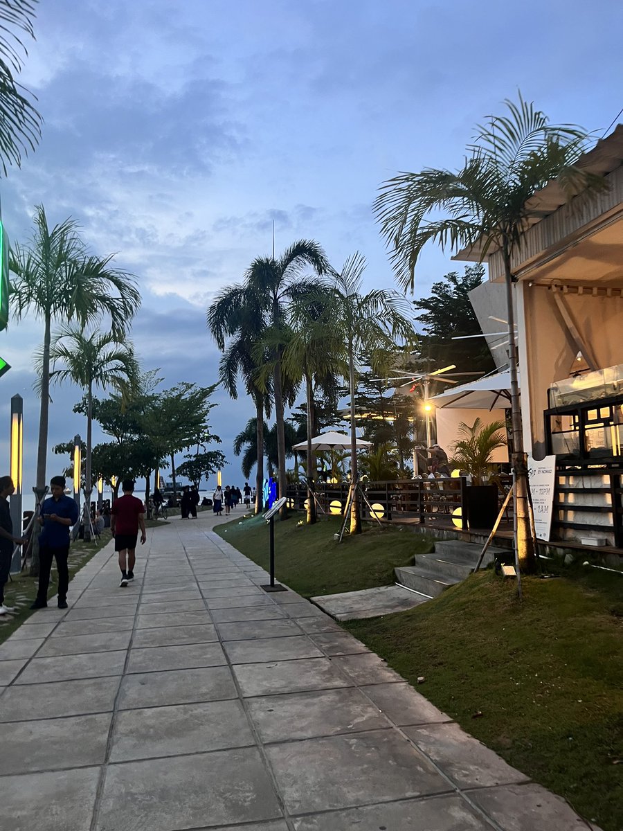 helloelaaa's tweet image. sore” cari anginn💗✨