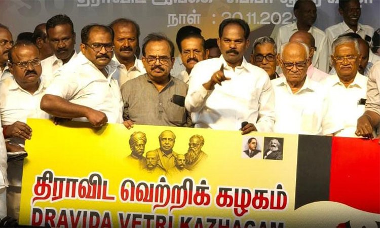திராவிட வெற்றிக் கழகத்தில் இணைவார் என ஒட்டுமொத்த தமிழ்நாடும் எதிர்நோக்கி இருந்த நிலையில், தமிழக வெற்றிக் கழகத்தில் இணைந்திருக்கிறார் ஐயா நாஞ்சில் சம்பத்.

Twistu...!