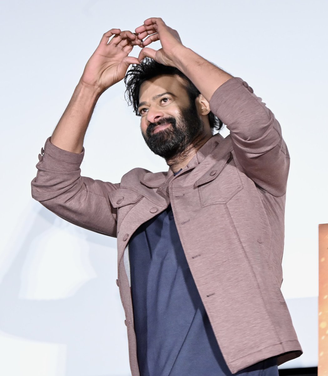 Rahulvarma682's tweet photo. Im pretty much Happy today  thanks for making  My day Anna ❤️😭
#バーフバリ #Bahubalitheepic #Spirit 
Here are some more #Prabhas  pics👇 https://t.co/i8AFmnkggN